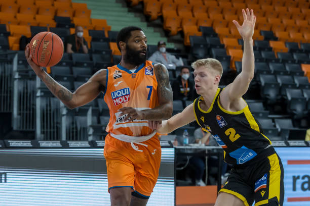 低射破门 低射破门