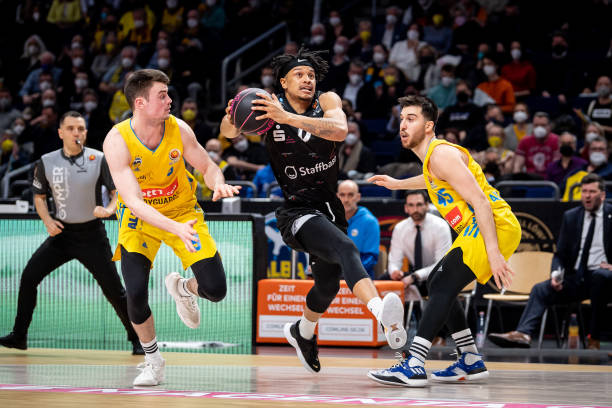 现尤为引人 现尤为引人