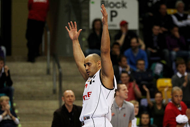 展年轻的潜 展年轻的潜